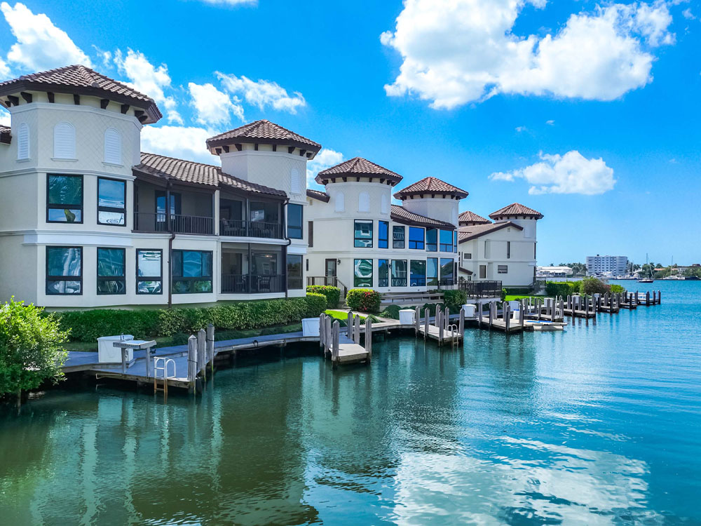 Naples Bay Condo3 Bed • 3 Bath • 2,144 Sq Ft$1,899,000